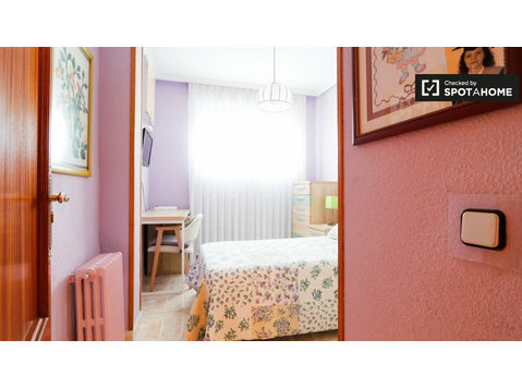 Zimmer zu vermieten in 3-Zimmer-Wohnung in Usera, Madrid - Zu Vermieten