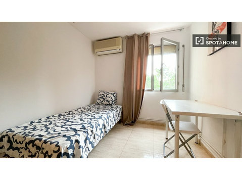 Zimmer zu vermieten in 4-Zimmer-Wohnung in Abrantes, Madrid - Zu Vermieten