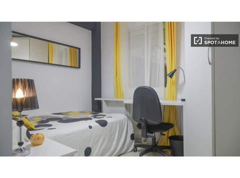 Aluga-se quarto em apartamento de 4 quartos em Alcalá De… - Aluguel