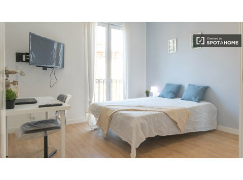 Aluga-se quarto em apartamento de 4 quartos em Arganzuela,… - Aluguel