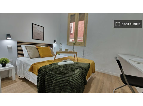 Quarto para alugar em apartamento de 4 quartos em Centro,… - Aluguel