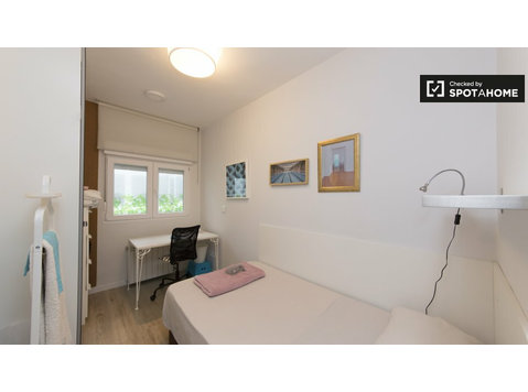Room for rent in 4-bedroom apartment in Getafe, Madrid - For Rent