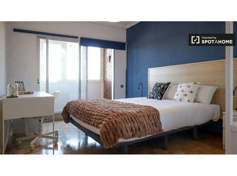 Chambre à louer dans un appartement de 4 chambres à La Paz,… - À louer