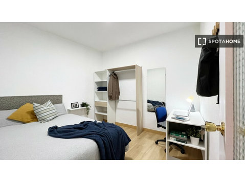 Zimmer zu vermieten in 4-Zimmer-Wohnung in Lavapiés, Madrid - Zu Vermieten