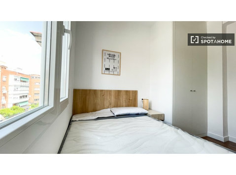 Chambre à louer dans un appartement de 4 chambres à Madrid - À louer