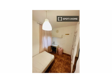 Quarto para alugar em apartamento de 4 quartos em Madrid - Aluguel