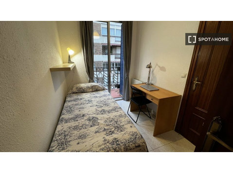 Chambre à louer dans un appartement de 4 chambres à Ríos… - À louer