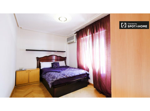 Room for rent in 4-bedroom flat in Villaverde Bajo - For Rent