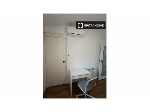 Madrid'de 4 yatak odalı evde kiralık oda - Kiralık