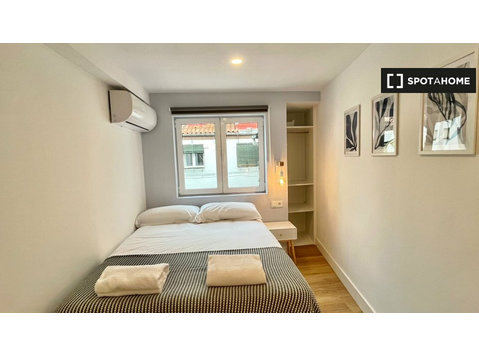 Zimmer zu vermieten in 5-Zimmer-Wohnung an der Plaza de… - Zu Vermieten