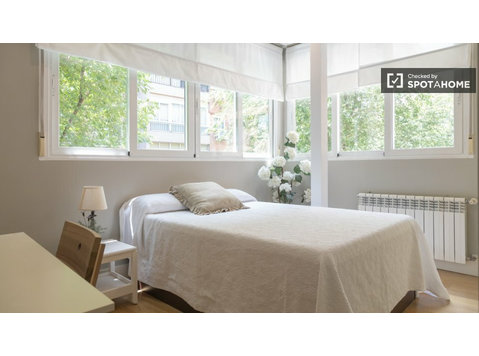 Zimmer zu vermieten in einer 5-Zimmer-Wohnung in Castilla,… - Zu Vermieten