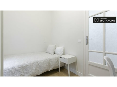 Zimmer zu vermieten in 5-Zimmer-Wohnung in Centro, Madrid - Zu Vermieten