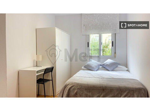 Zimmer zu vermieten in 5-Zimmer-Wohnung in Chamartín, Madrid - Zu Vermieten