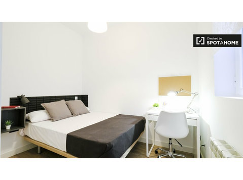 Zimmer zu vermieten in 5-Zimmer-Wohnung in Chueca, Madrid - Zu Vermieten