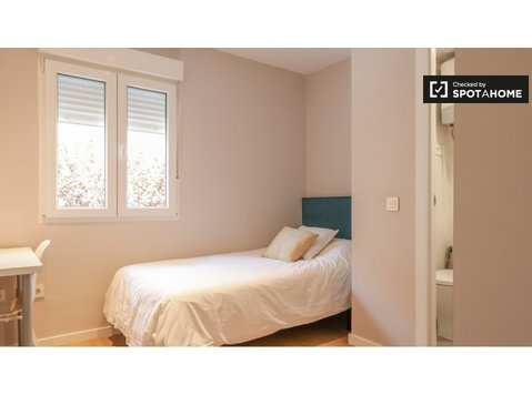Aluga-se quarto em apartamento de 5 quartos em Getafe,… - Aluguel