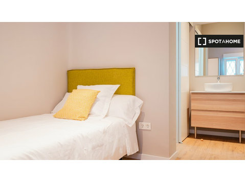 Room for rent in 5-bedroom apartment in Getafe, Madrid - Te Huur