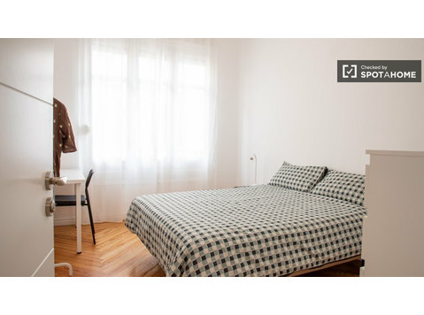Pokój do wynajęcia w 5-pokojowym mieszkaniu na Gran Vía w… - Do wynajęcia