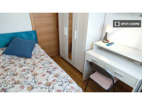 Zimmer zu vermieten in 5-Zimmer-Wohnung in Madrid - Zu Vermieten