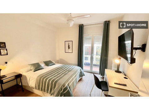 Zimmer zu vermieten in 5-Zimmer-Wohnung in Tetuán, Madrid - Zu Vermieten