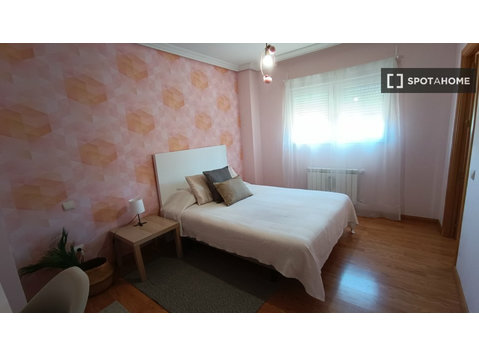Stanza in affitto in una casa con 5 camere da letto a Madrid - In Affitto
