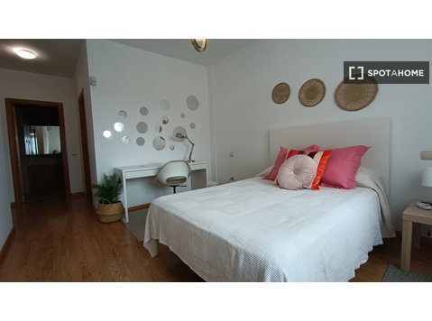 Madrid'de 5 yatak odalı evde kiralık oda - Kiralık