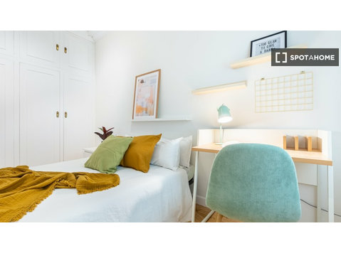 Room for rent in 6-bedroom apartment in Castellana, Madrid - 임대