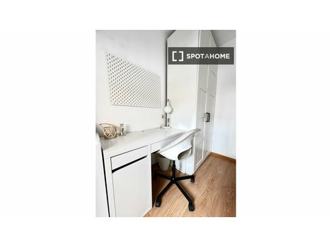 Zimmer zu vermieten in 6-Zimmer-Wohnung in Castilla, Madrid - Zu Vermieten