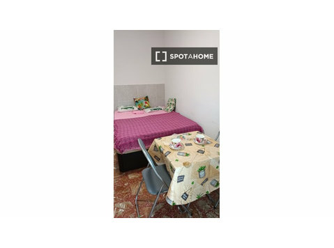 Zimmer zu vermieten in 6-Zimmer-Wohnung in Madrid - Zu Vermieten