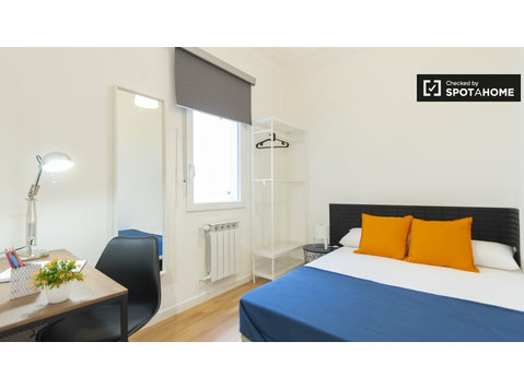 Room for rent in 6-bedroom apartment in Puente de Vallecas - برای اجاره
