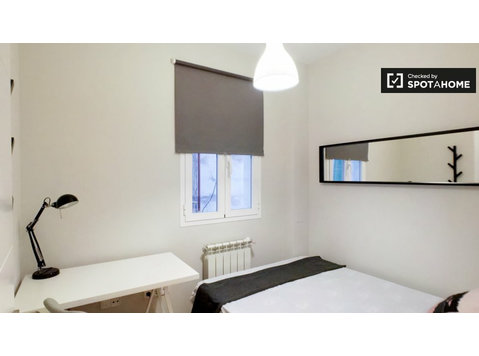 Zimmer zu vermieten in 6-Zimmer-Wohnung in Retiro, Madrid - Zu Vermieten
