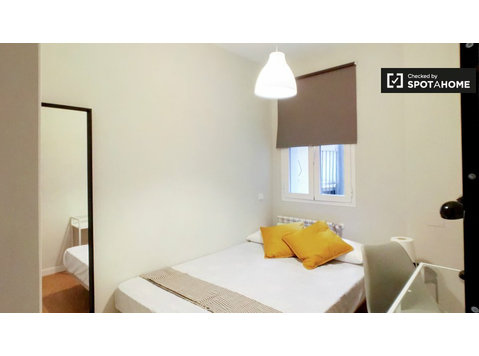 Pokój do wynajęcia w 6-pokojowym mieszkaniu w Retiro, Madryt - Do wynajęcia