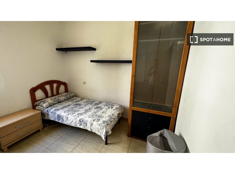 Pokój do wynajęcia w mieszkaniu z 6 sypialniami w Ríos… - Do wynajęcia
