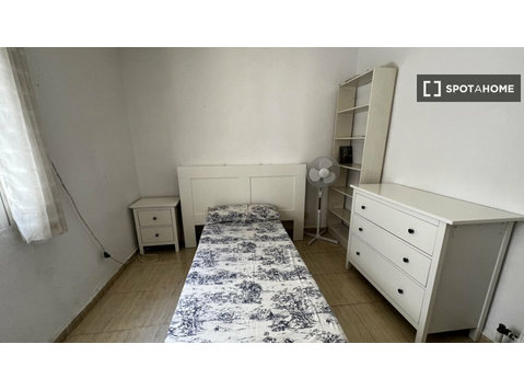 Pokój do wynajęcia w mieszkaniu z 6 sypialniami w Ríos… - Do wynajęcia