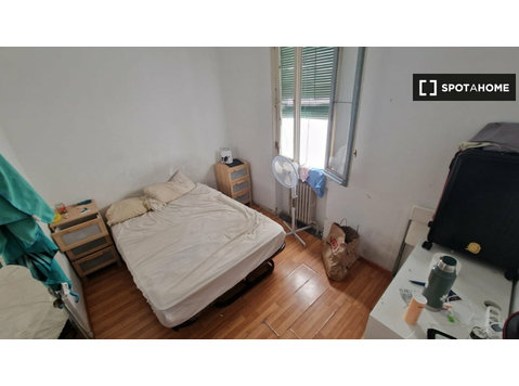 Room for rent in 7-bedroom apartment in Argüelles, Madrid - Ενοικίαση