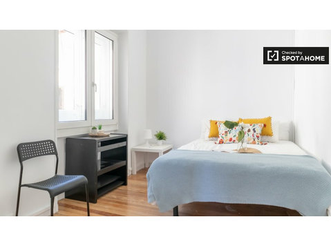 Room for rent in 7-bedroom apartment in Centro, Madrid - Til leje