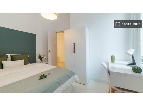 Pokój do wynajęcia w 7-pokojowym mieszkaniu w Centro, Madryt - Do wynajęcia
