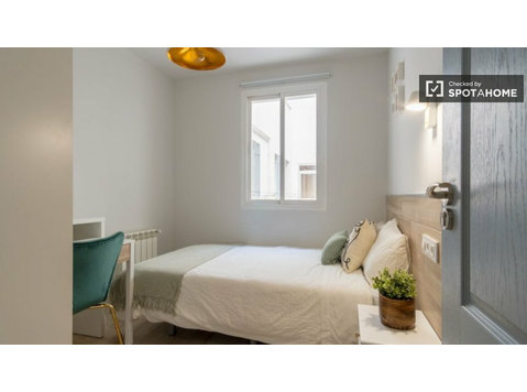 Room for rent in 7-bedroom apartment in Comillas, Madrid - เพื่อให้เช่า