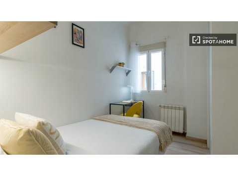 Zimmer zu vermieten in einer 7-Zimmer-Wohnung in Comillas,… - Zu Vermieten