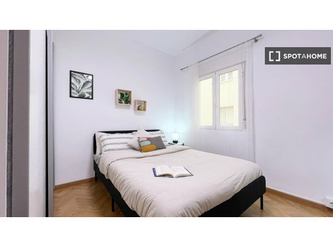 Zimmer zu vermieten in 7-Zimmer-Wohnung in Imperial, Madrid - Zu Vermieten