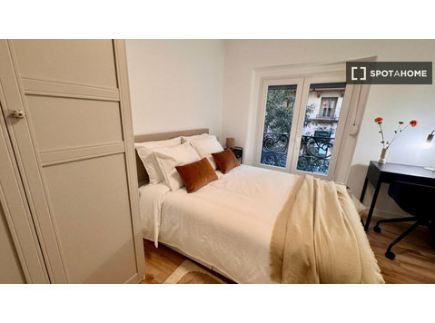 Pokój do wynajęcia w mieszkaniu z 7 sypialniami w Madrycie - Do wynajęcia