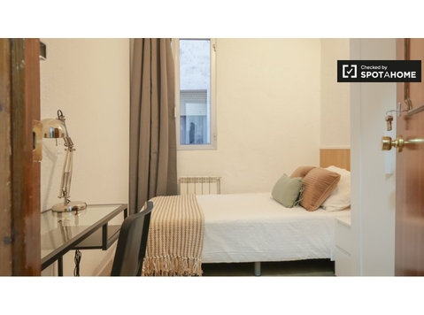 Zimmer zu vermieten in 7-Zimmer-Wohnung in Madrid, Madrid - Zu Vermieten