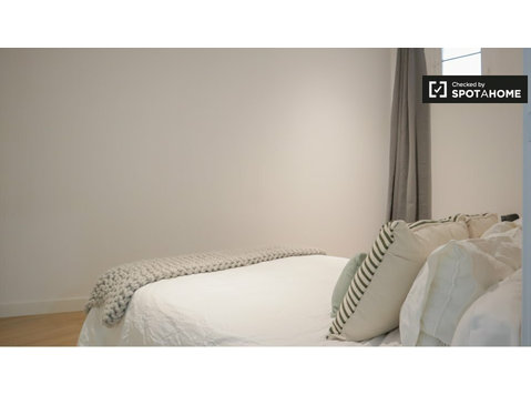 Chambre à louer dans un appartement de 7 chambres à Madrid,… - À louer