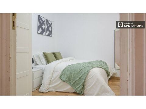 Room for rent in 7-bedroom apartment in Salamanca, Madrid - เพื่อให้เช่า