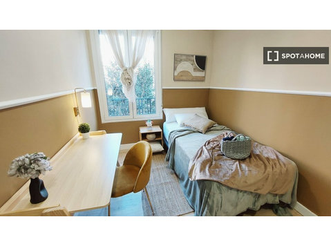 Zimmer zu vermieten in 7-Zimmer-Wohnung in Salamanca, Madrid - Zu Vermieten