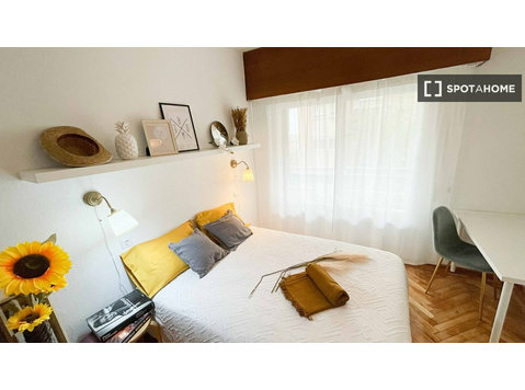 Tetuán, Madrid 7 yatak odalı daire kiralık oda - Kiralık