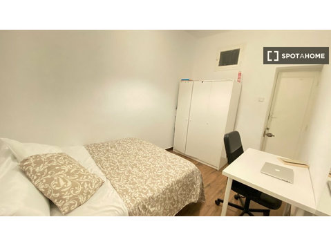 Room for rent in 8-bedroom apartment in Gran Vía, Madrid - Til leje