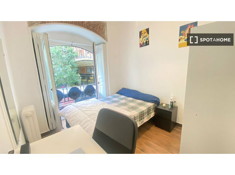 Zimmer zu vermieten in einer 8-Zimmer-Wohnung in Gran Vía,… - Zu Vermieten