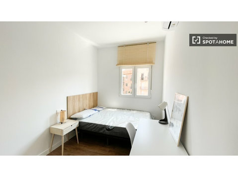 Zimmer zu vermieten in 8-Zimmer-Wohnung in Madrid - Zu Vermieten