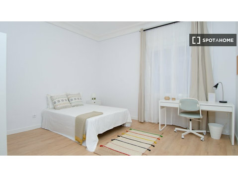 Pokój do wynajęcia w mieszkaniu z 8 sypialniami w Salamance… - Do wynajęcia