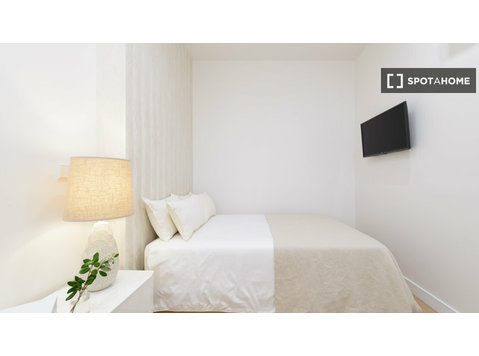 Zimmer zu vermieten in 9-Zimmer-Wohnung in Madrid - Zu Vermieten